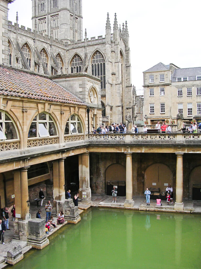 One Day In Bath, England? Complete Guide To A Perfect City Break! || The Travel Tester || #England #Engeland #Bath #RomanBath #Roman #CityGuide #WeekendBreak #UnitedKingdom #GreatBritain #RomanBaths #Roman